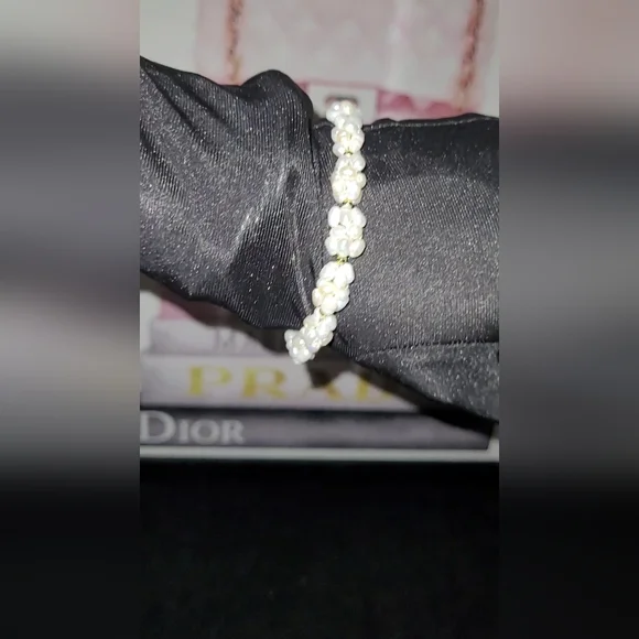 Vtg GENUINE PEARL BRACELET WITH AMAZING CLOSURE EUC🌹(ALREADY CLEAN POLISHED)EUC - Picture 5 of 8